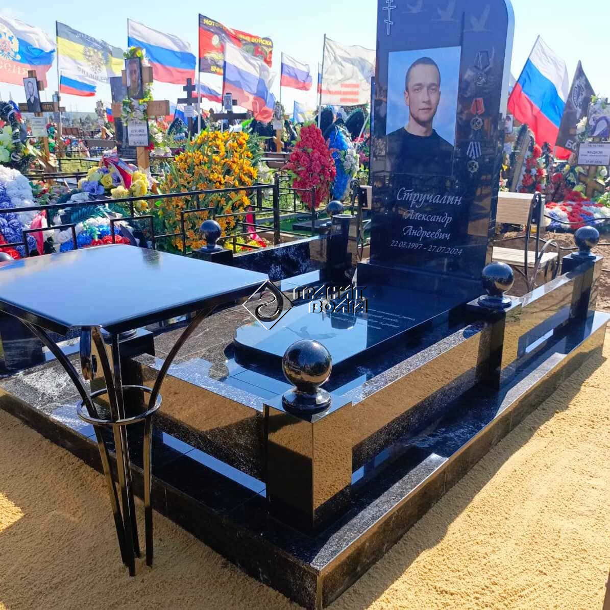 Облицовка могилы гранитной плиткой